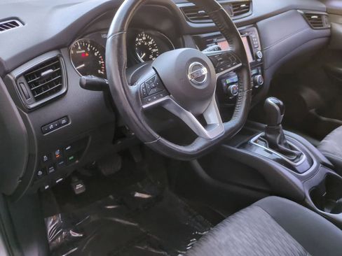 Used 2017 Nissan Rogue SV w/ SV Premium Package AWD/4WD image 10