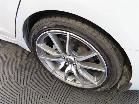 Used 2023 Genesis G70 2.0T image 7