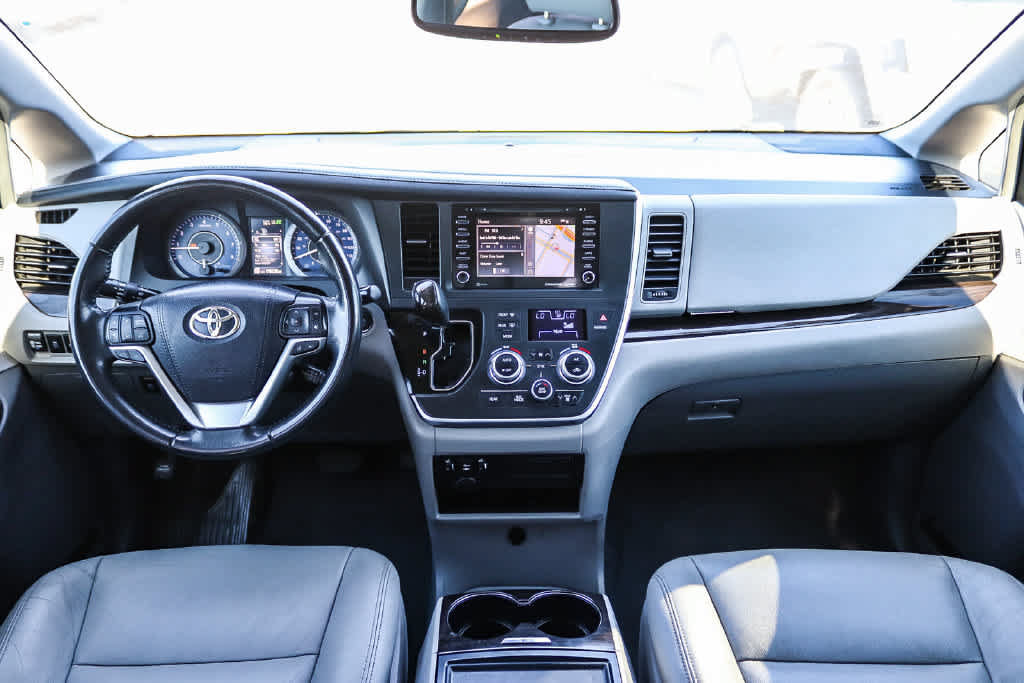 Used 2019 Toyota Sienna XLE w/ XLE Navigation Package FWD image 12