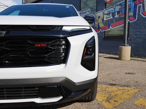 New 2026 Chevrolet Equinox RS w/ Convenience Package III AWD/4WD image 3