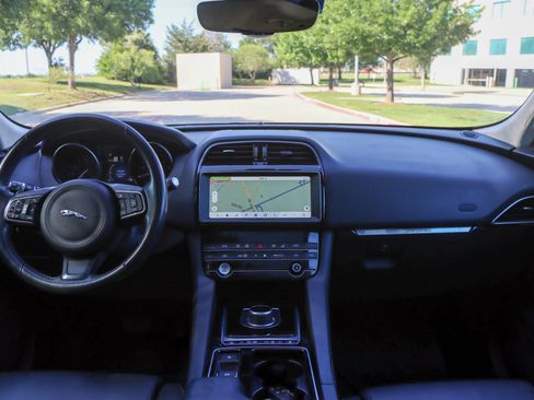 Used 2020 Jaguar F-PACE Premium AWD/4WD image 25