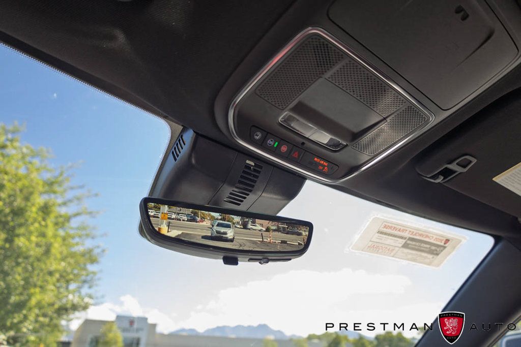 Used 2025 Chevrolet Traverse RS FWD image 35