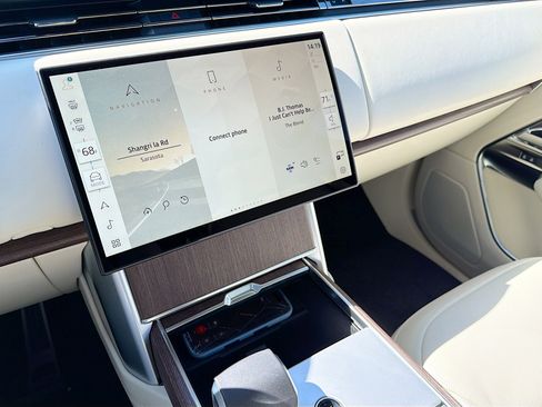 New 2026 Land Rover Range Rover SE image 29