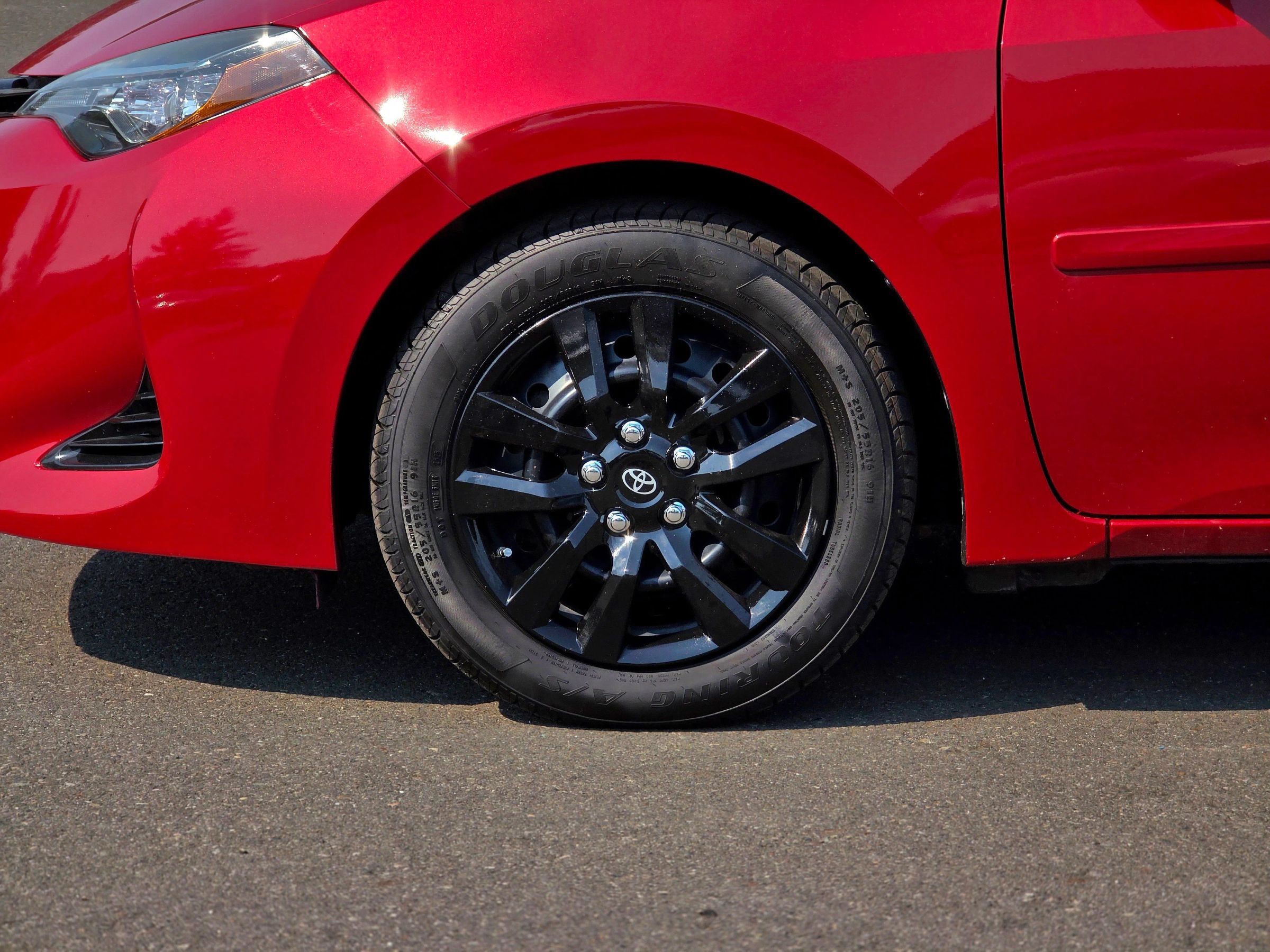 Used 2017 Toyota Corolla LE w/ Carpet Mat Package (TMS) FWD image 6