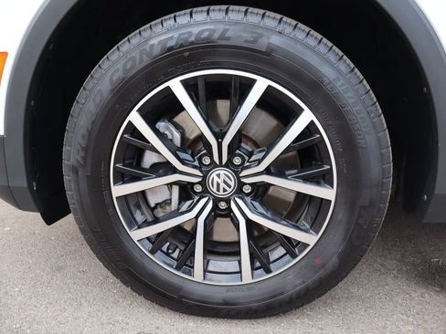 Used 2021 Volkswagen Tiguan SE AWD/4WD image 41