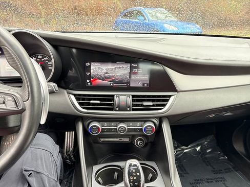 Used 2023 Alfa Romeo Giulia Veloce image 24