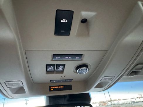 Used 2018 GMC Yukon Denali w/ Denali Ultimate Package image 38