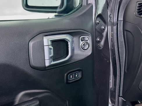 Used 2023 Jeep Wrangler Unlimited AWD/4WD image 15