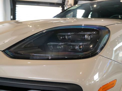 Certified 2025 Porsche Cayenne AWD/4WD image 14