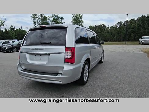 Used 2012 Chrysler Town & Country Touring w/ Entertainment Group #1 FWD image 29