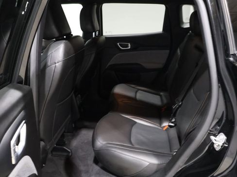 Used 2023 Jeep Compass Latitude image 18