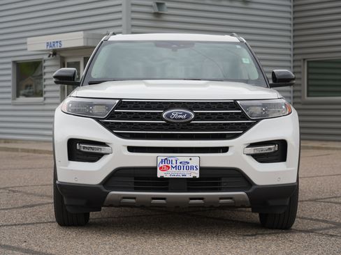 Used 2023 Ford Explorer XLT w/ Equipment Group 202A AWD/4WD image 9