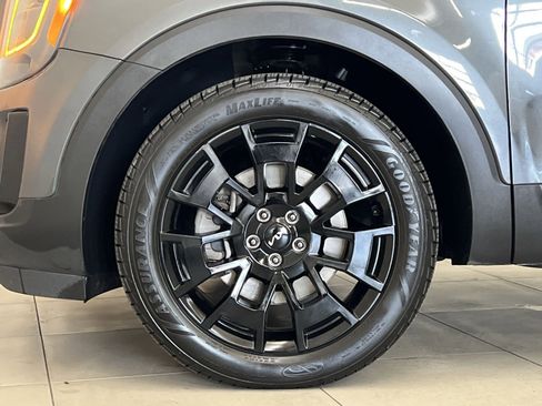 Used 2022 Kia Telluride SX w/ Nightfall Edition Package AWD/4WD image 11
