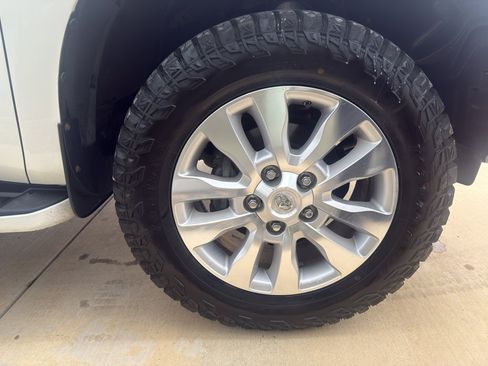 Used 2013 Toyota Sequoia Platinum image 33