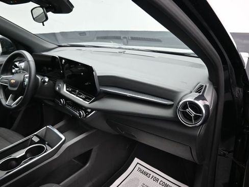 Used 2025 Chevrolet Equinox LT image 9