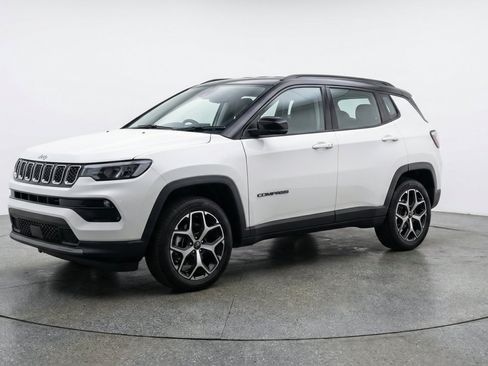 Used 2025 Jeep Compass Limited AWD/4WD image 3