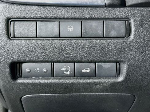 Used 2026 Nissan Rogue SV AWD/4WD image 17