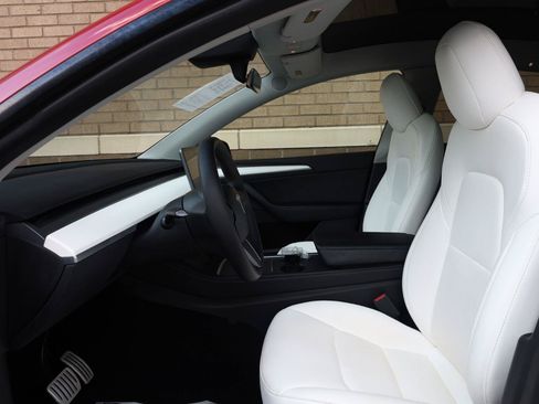 Used 2022 Tesla Model Y Performance AWD/4WD image 14