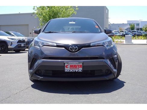 Used 2019 Toyota C-HR XLE FWD image 4