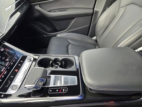 Certified 2024 Audi Q8 Prestige image 23