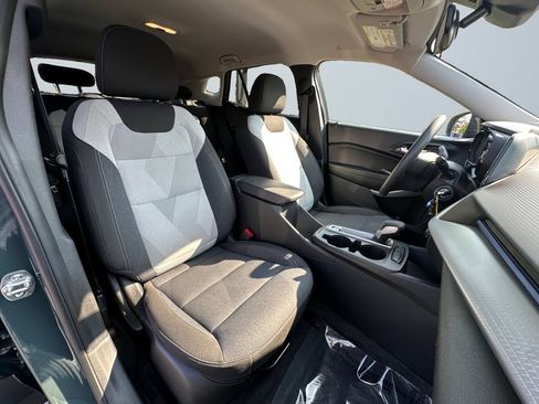 Used 2025 Chevrolet Trax LS w/ LS Convenience Package FWD image 15