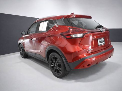 Used 2021 Nissan Kicks SV FWD image 3
