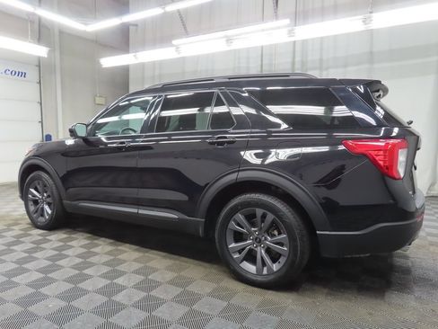 Used 2024 Ford Explorer XLT w/ XLT Sport Appearance Package AWD/4WD image 4