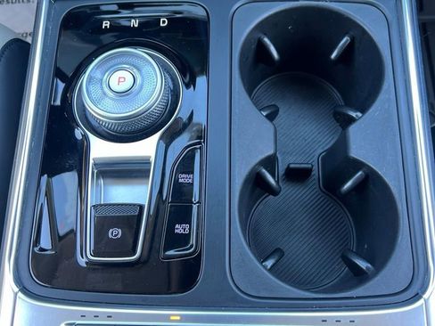 Used 2025 Kia Carnival EX FWD image 27
