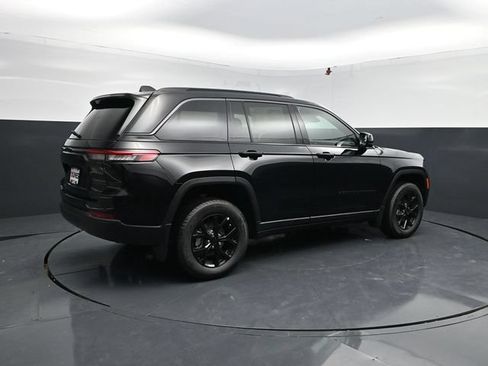 New 2026 Jeep Grand Cherokee Altitude AWD/4WD image 9