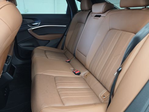 Used 2022 Audi e-tron Premium Plus w/ Premium Plus Package image 14