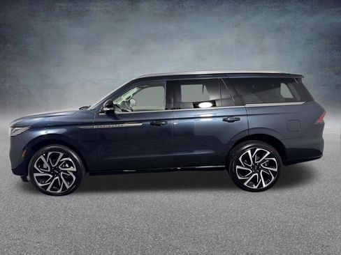 New 2026 Lincoln Navigator Reserve AWD/4WD image 3