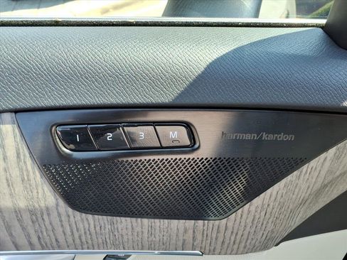Used 2023 Volvo XC90 B5 Plus image 16