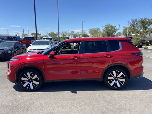 Used 2025 Mitsubishi Outlander SE FWD image 4