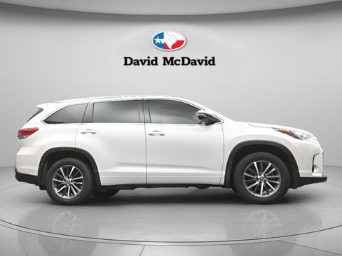 Used 2017 Toyota Highlander XLE AWD/4WD image 35