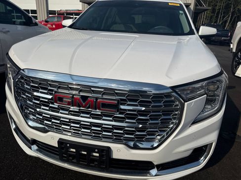 Used 2024 GMC Terrain Denali AWD/4WD image 2