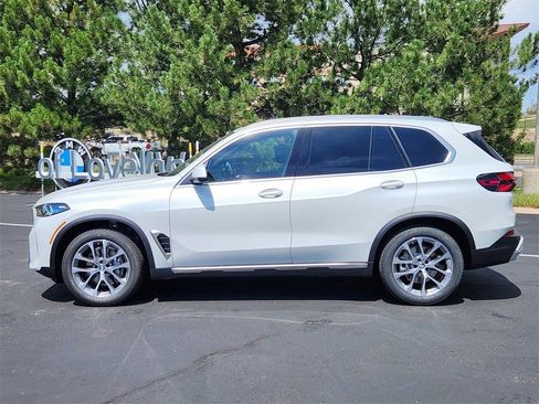 Used 2026 BMW X5 xDrive40i w/ Premium Package AWD/4WD image 2