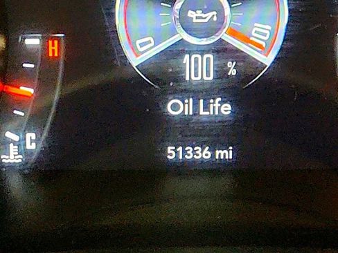 Used 2017 Dodge Challenger SXT Plus image 15