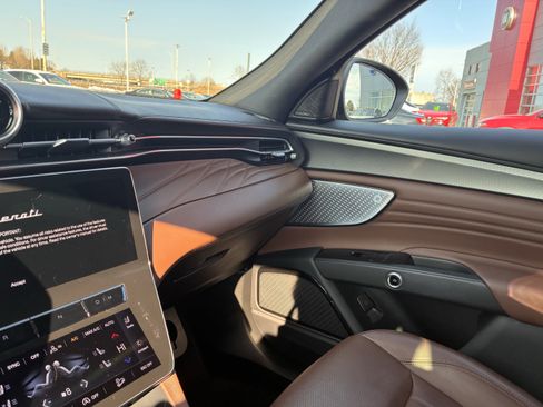 Used 2023 Maserati Grecale GT image 28