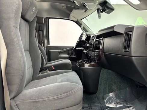 Used 2019 Chevrolet Express 2500 RWD image 23