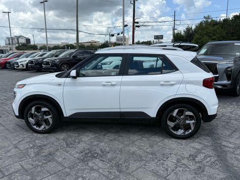 Used 2025 Hyundai Venue SEL FWD image 4
