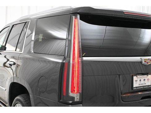 Used 2017 Cadillac Escalade Platinum AWD/4WD image 28