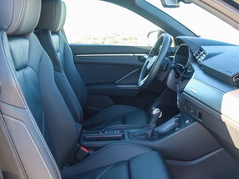 Used 2025 Audi Q3 2.0T Premium image 16