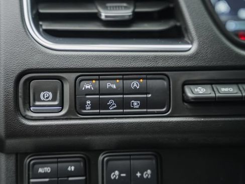 Used 2024 Chevrolet Tahoe Premier AWD/4WD image 45