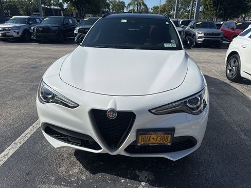 Used 2022 Alfa Romeo Stelvio Veloce AWD/4WD image 2