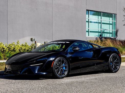Used 2023 McLaren Artura RWD image 20