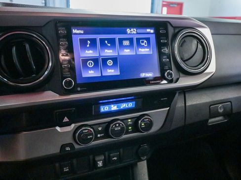 Used 2022 Toyota Tacoma SR5 RWD image 17