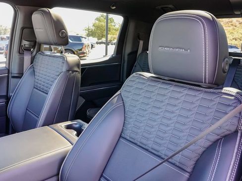 Used 2025 GMC Sierra EV Denali AWD/4WD image 17