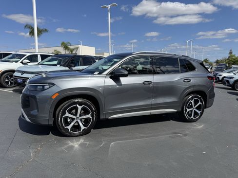 Used 2025 Volkswagen Tiguan SE FWD image 7