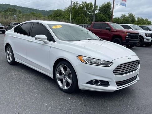 Used 2016 Ford Fusion SE FWD image 6