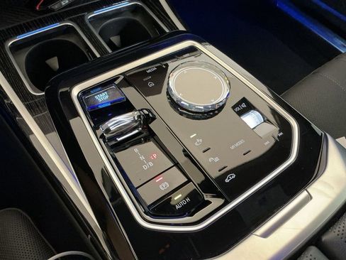 Used 2024 BMW i7 M70 w/ Executive Package image 12